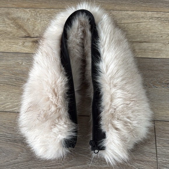 Noize Jacket faux fur detachable trim. - Picture 2 of 2